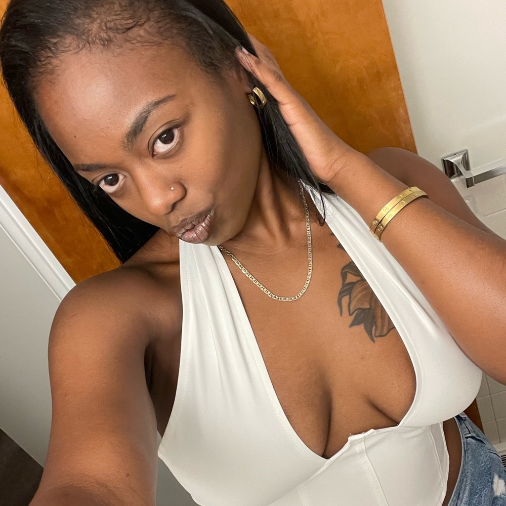 Meet your Posher, Rhonicia